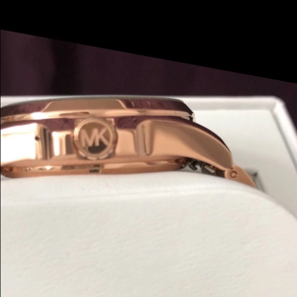 🎀Michael Kors Rose Gold Bradshaw Smart Watch - Picture 4 of 5